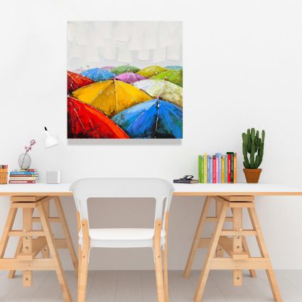 Parapluies colorés sous la pluie