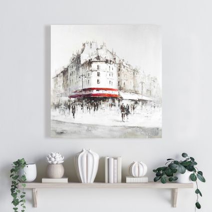 Rue blanche avec accents rouges