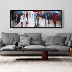 Encadré 20 x 60 - Gens avec leur parapluie dans la rue