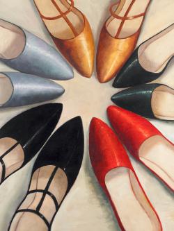 Cing paires de chaussures pour femme