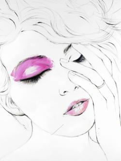 Portrait de femme avec maquillage rose