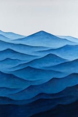 Dark calm ocean waves
