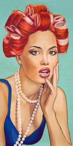 Femme rétro avec bigoudis