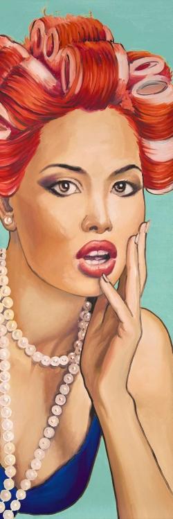 Femme rétro avec bigoudis