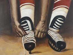 Hockey player ties his skates