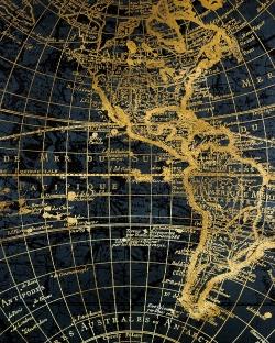 Globe terreste bleu et doré
