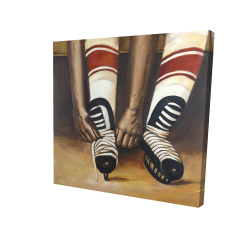 Hockey player ties his skates