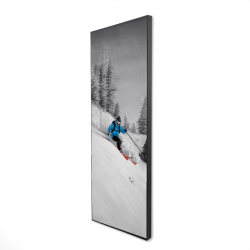 Homme skiant dans la montagne 