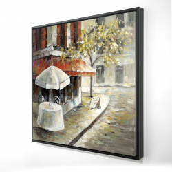 Rue déserte et ensoleillée