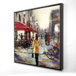 Femme marchant dans paris