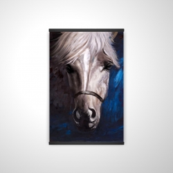 Cheval blanc sur fond bleu
