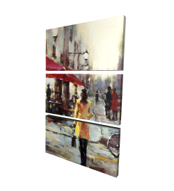Femme marchant dans paris