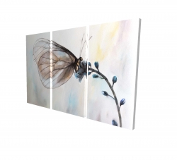 Papillon sur fleurs bleues
